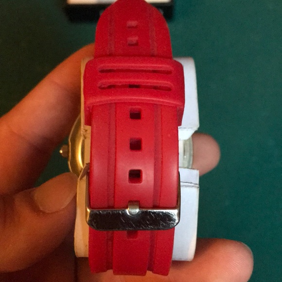 Unlisted watch - Picture 3 of 3